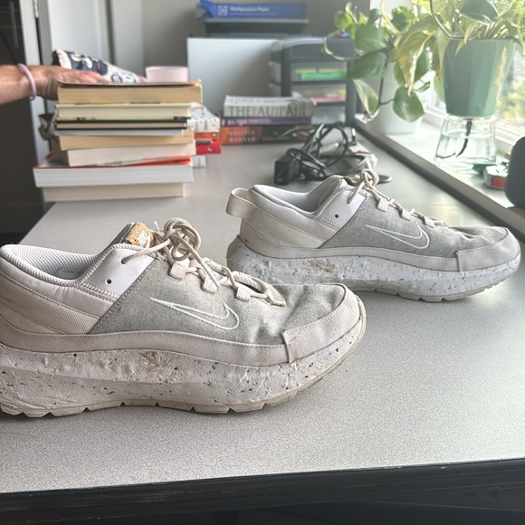 Nikes - Picture 3 of 4